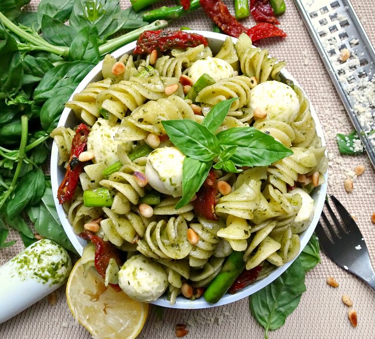 The ultimate 10 minute Pesto Pasta with Asparagus and Sun Dried Tomato