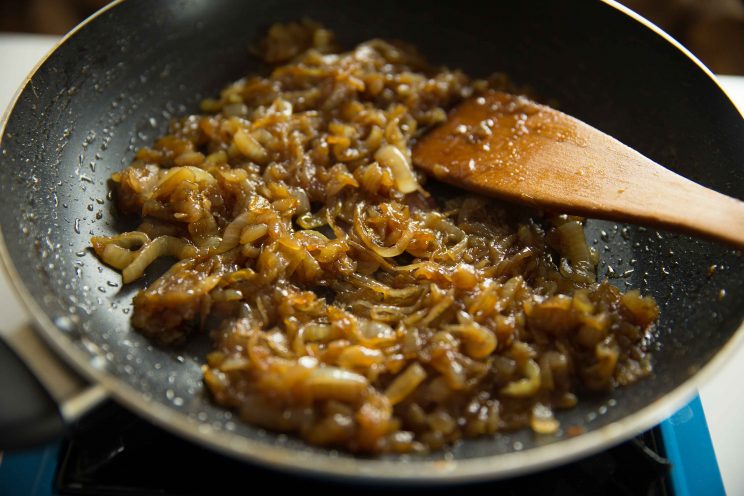 how to make caramelized onions - fully caramelized