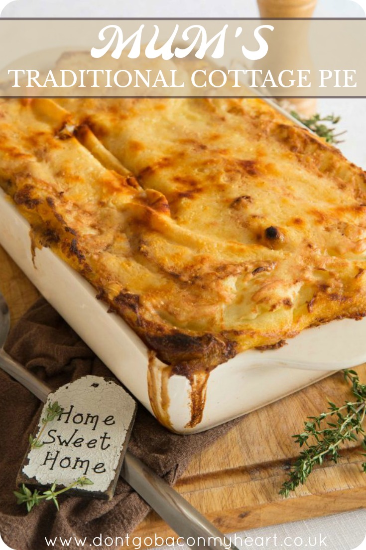 A comforting and simple cottage pie recipe. Once you try Mum's Traditional Cottage Pie you won't have it any other way! #cottagepie #pie #comfortfood | www.dontgobaconmyheart.co.uk