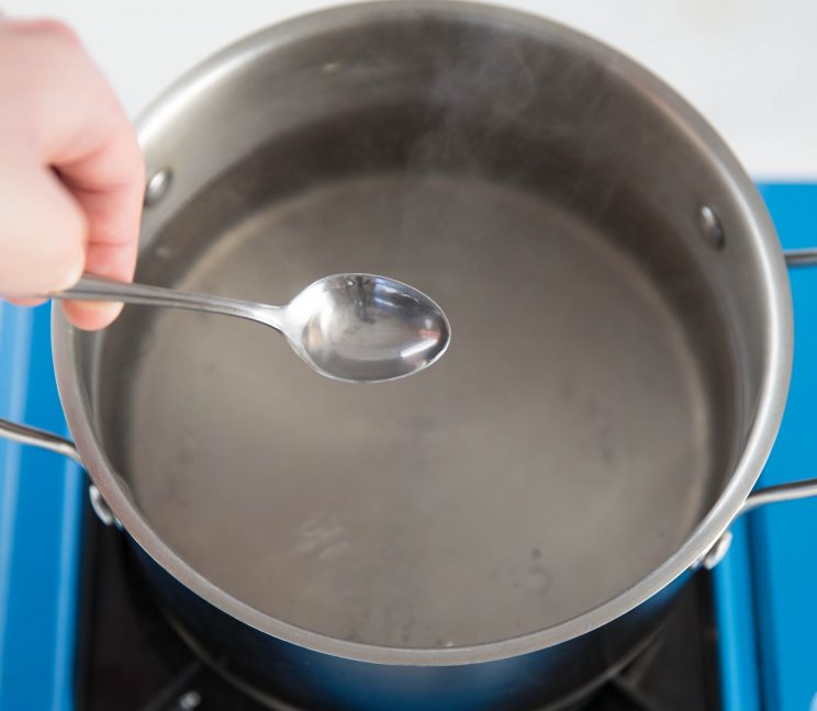 teaspoon of vinegar into pot of boiling water