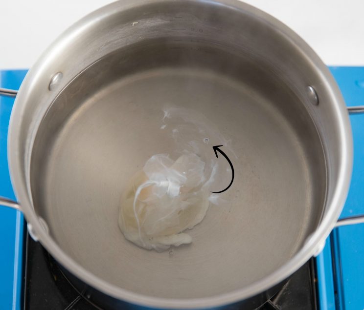 egg in pot of simmer water
