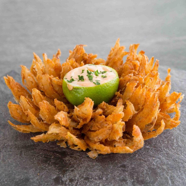 How To Make a Blooming Onion (with video) Don't Go Bacon My Heart