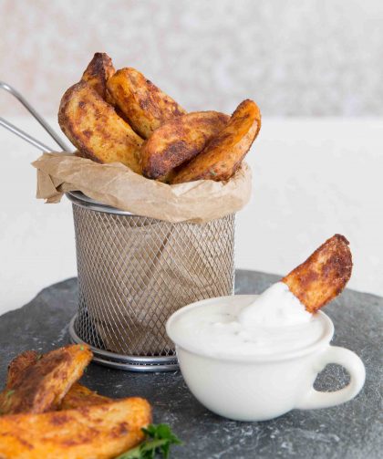 Oven Baked Potato Wedges with Sour Cream Dipping Sauce