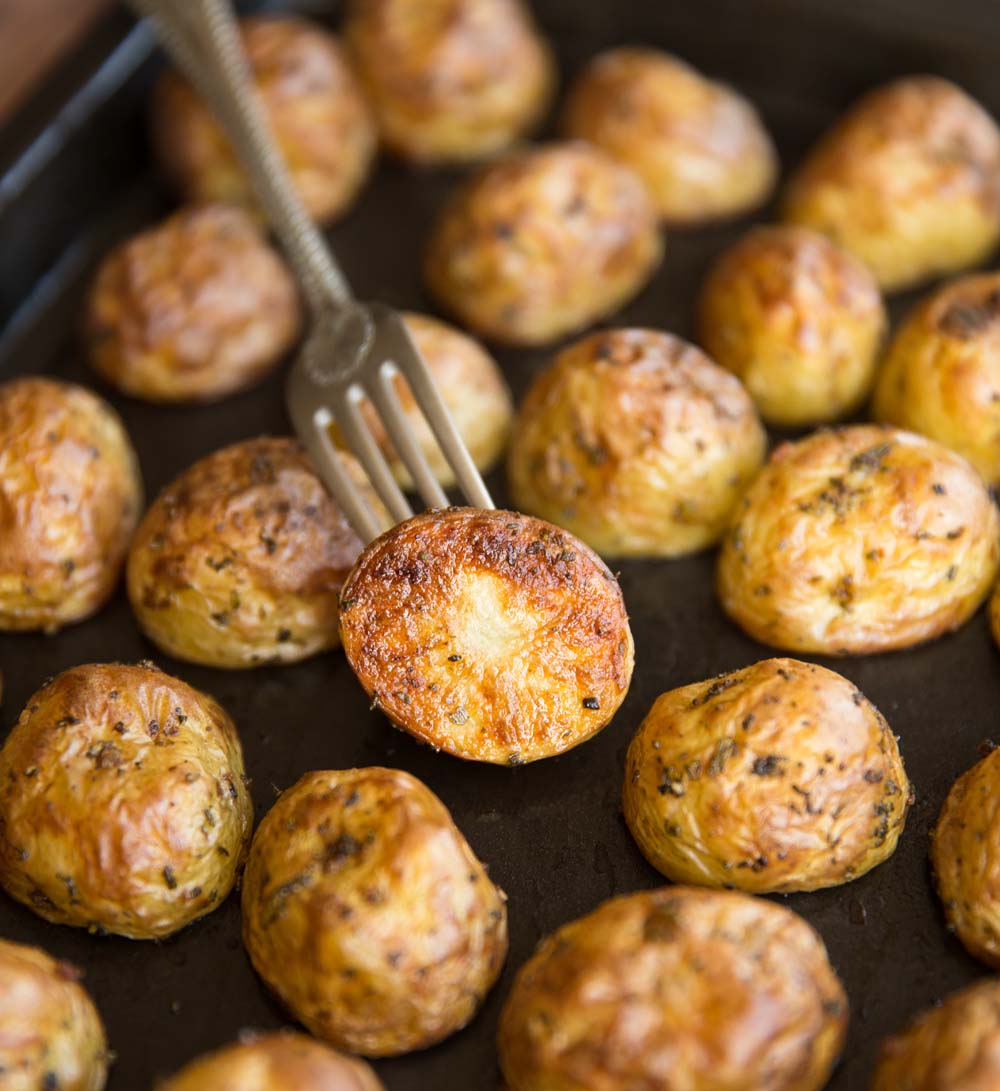 Best Crispy Roasted Mini Potatoes - so easy and crispy!!