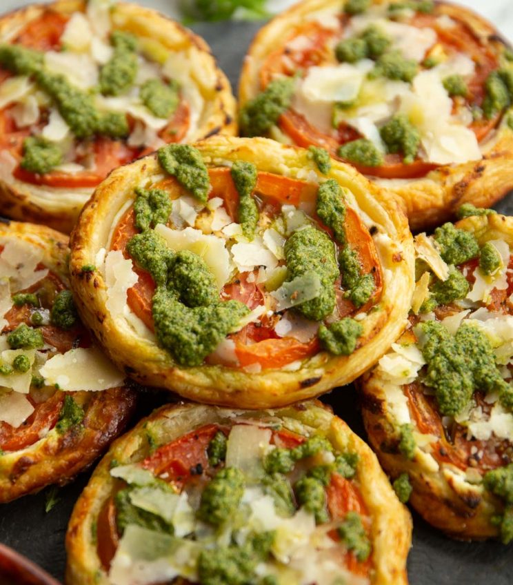 6 tarts stacked on each other served with rocket