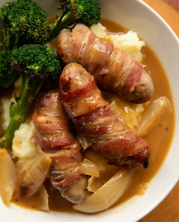 overhead shot of sausages on mash with broccoli and gravy