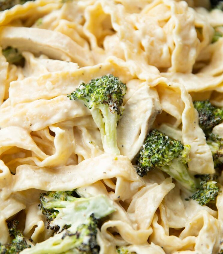 close up shots of chicken broccoli pasta in pan