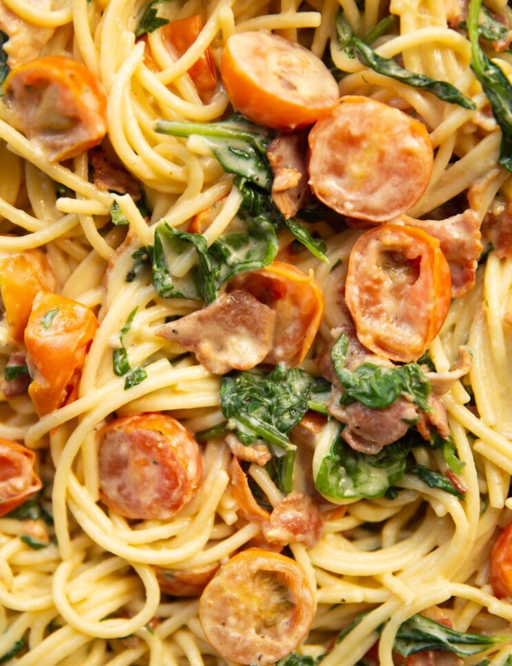 close up overhead of blt pasta in pan